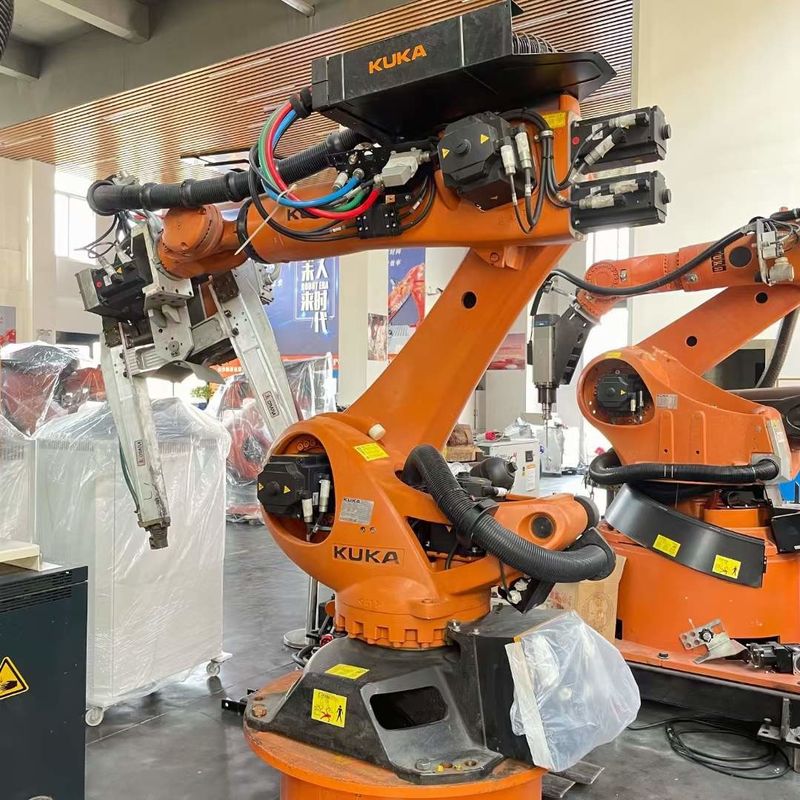 KUKA KR210 R3100 Robot industriale a 6 assi braccio robot con carico utile di 210 kg e ripetibilità di 0,06 mm