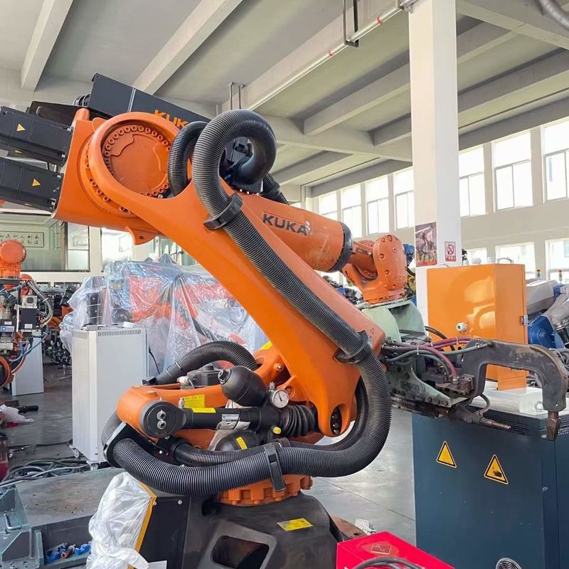 KUKA KR210 R3100 Robot industriale a 6 assi braccio robot con carico utile di 210 kg e ripetibilità di 0,06 mm