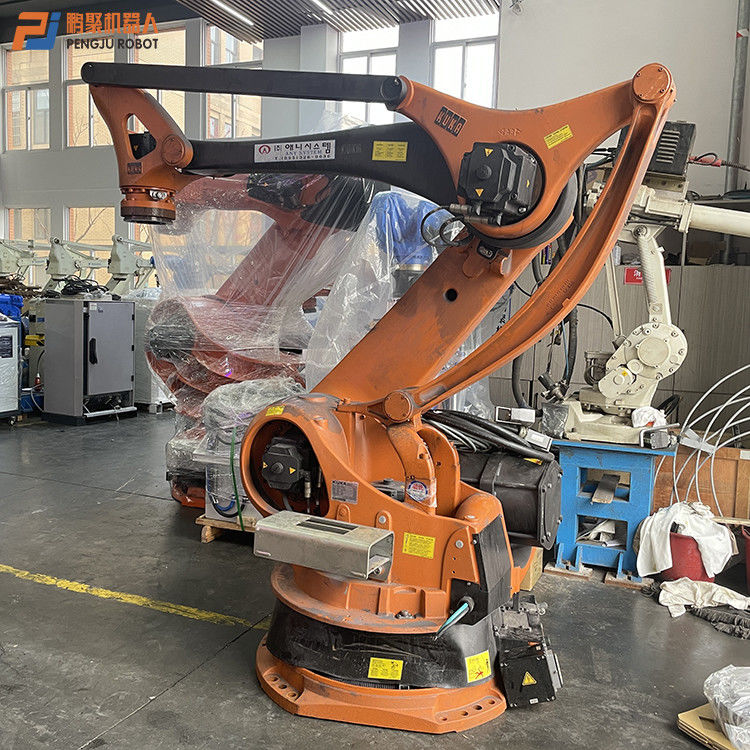 Robot di trasporto con palette di asse di Kuka KR100-2PA quattro con un'apertura delle braccia del carico 500kg di 3200mm