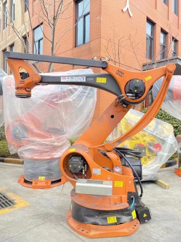 Robot di trasporto con palette di asse di Kuka KR100-2PA quattro con un'apertura delle braccia del carico 500kg di 3200mm