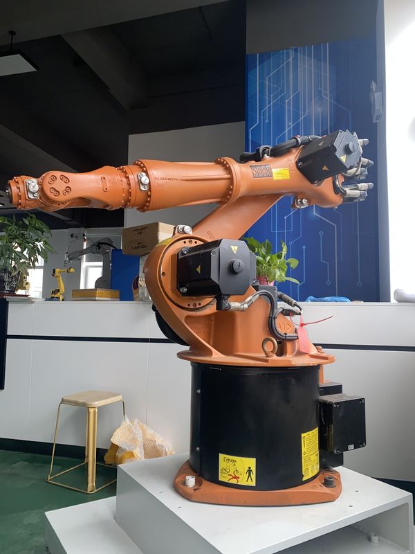 Kuka KR16-3 16kg carico utile 1611mm raggiungere programmazione soffitto montaggio robot di saldatura per flessibile e saldatura ad arco assemblaggio rivestimento macchina di taglio macchina di carico