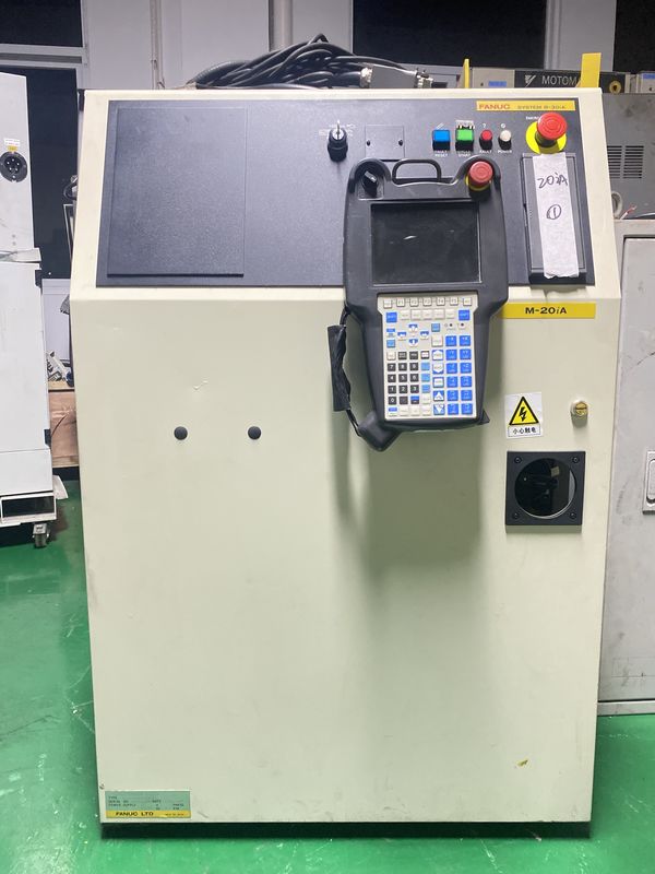 Fanuc 20iA ± 0,07 mm Robot di saldatura ad arco ripetibile 20 kg carico utile 1811 mm portata per la lavorazione, manipolazione e misurazione di parti