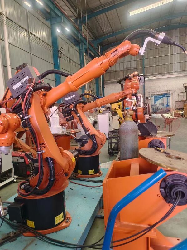 KUKA KR16 L6 Robot usato braccio robot industriale, robot di saldatura, robot di carico, robot di movimentazione