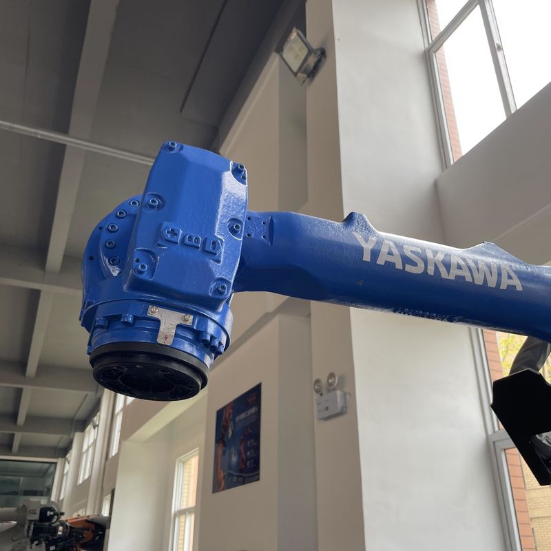 Programmazione per PC Utilizzati robot YASKAWA Con 50 kg di capacità di carico utile Manovrazione del materiale, taglio del plasma