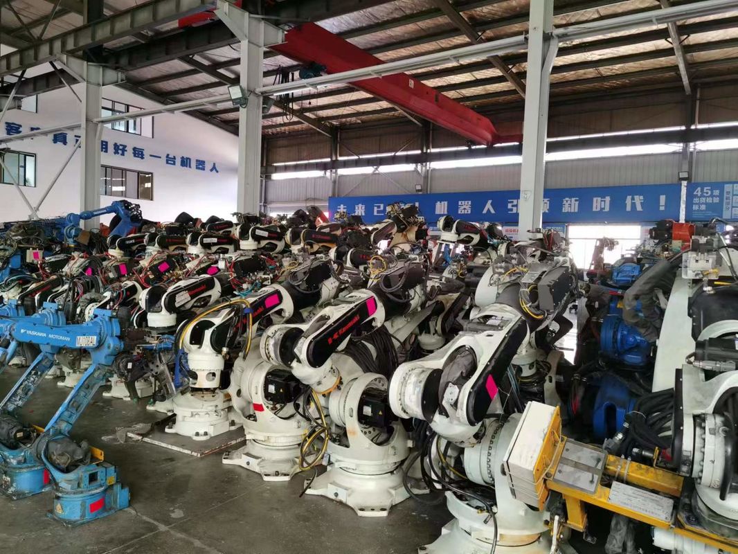 200 kg di carico utile spot robot di saldatura con 2650 mm di portata e avanzata tecnologia ES200D Act Now! Yaskawa ES200D - All-in-one soluzione per applicazioni industriali senza soluzione di continuità dal saldatura al fresatura