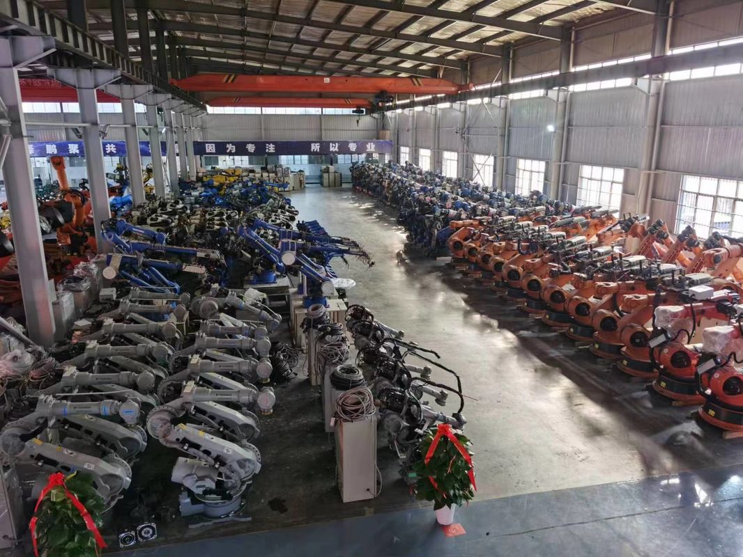 Servo automatico di saldatura a punti Robot manipolatore del braccio MIG TIG Robot Yaskawa ES200D 2650mm Reach