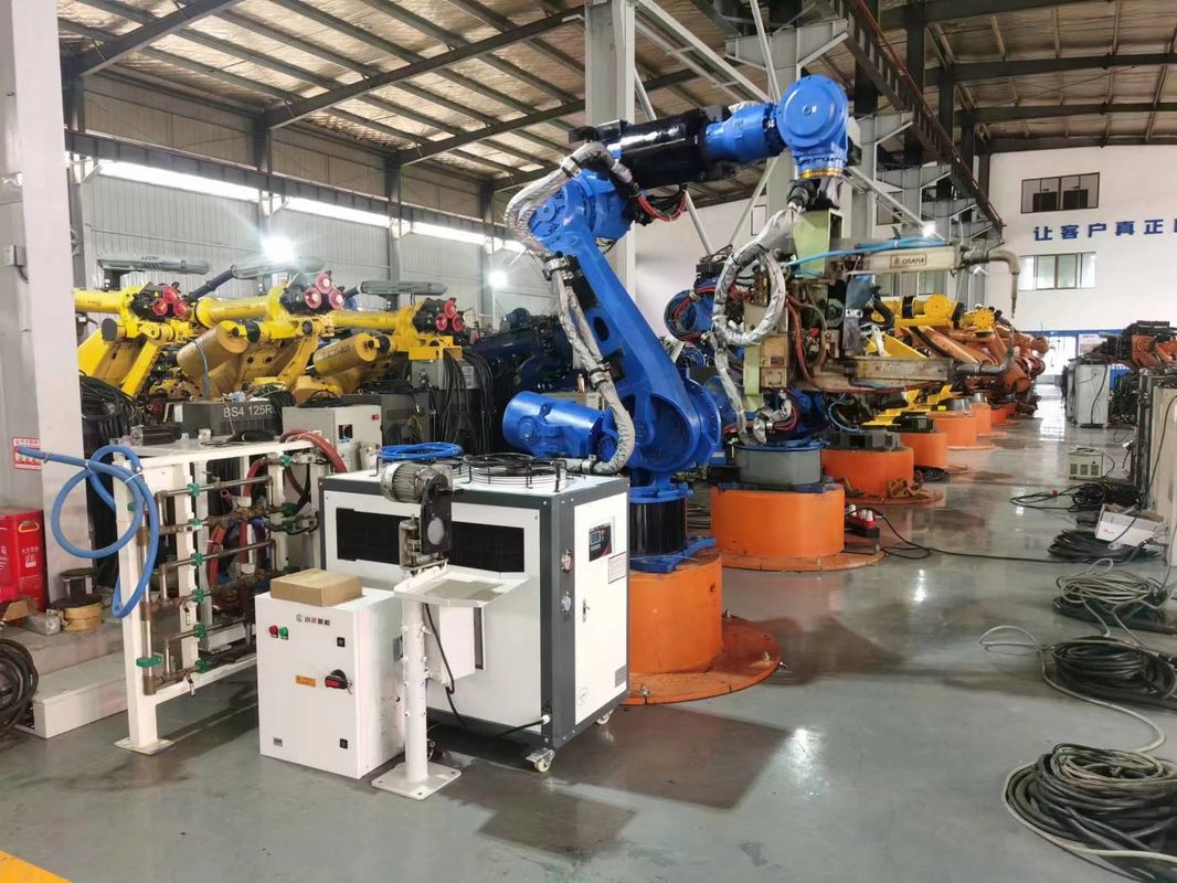 Robot di saldatura a braccio Yasakawa ES200 per automotive, aerospaziali, ferroviarie, mobili metallici, elettronica