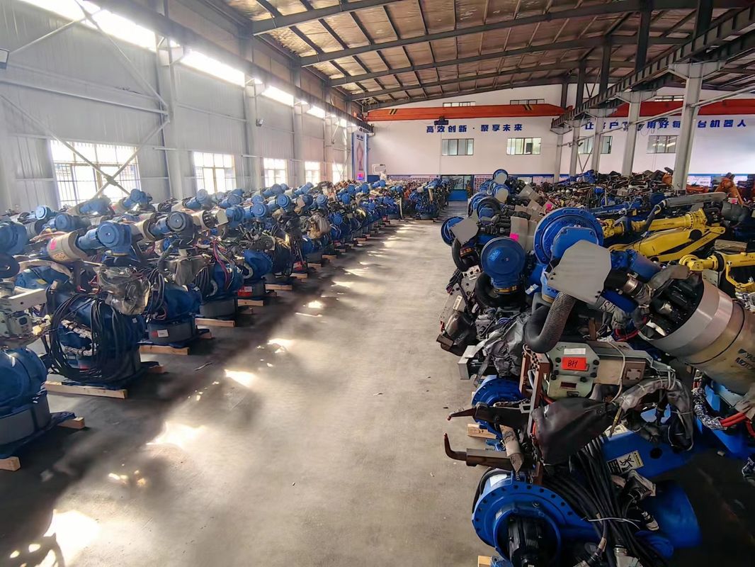 Servo automatico di saldatura a punti Robot manipolatore del braccio MIG TIG Robot Yaskawa ES200D 2650mm Reach
