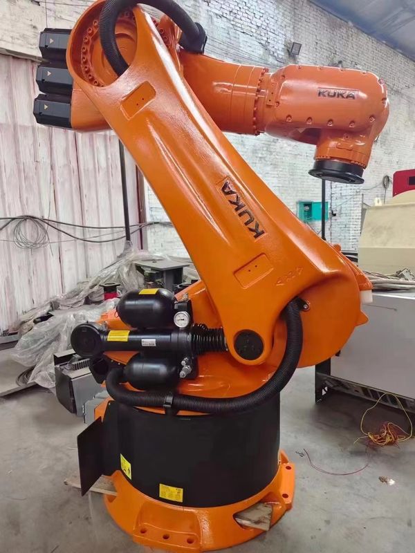 Massimizza la tua produzione con i robot KUKA usati KR360-3 e KRC4 Controller ARC Saldatura Assemblaggio di parti carico e scarico robot di taglio