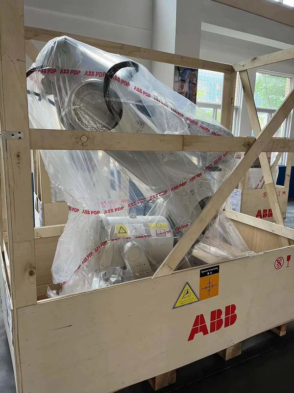 Nuovo IRB 6700-150/3.20 150kg carico utile con 3,20m di portata, saldatura ad arco, assemblaggio, carico e scarico di parti, istruzione