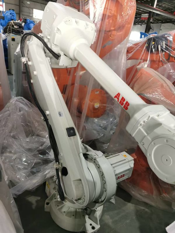 ABB IRB 4600-40/2.55 Braccio robotico a 6 assi per la distribuzione di assemblaggi di produzione additiva e più carico utile da 40 kg e portata di 2550 mm