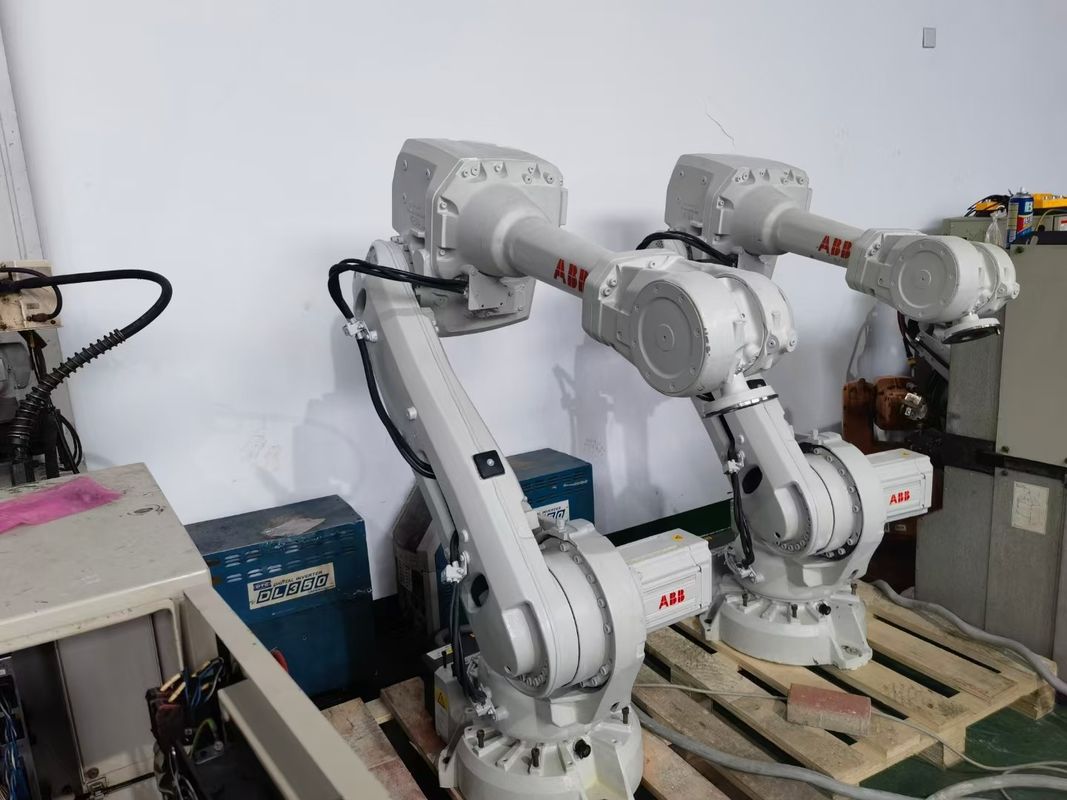 IRB 4600-60/2.05 6 assi braccio robotico 60 kg carico utile e 2050 mm di portata per assemblaggio di produzione additiva distribuzione finitura