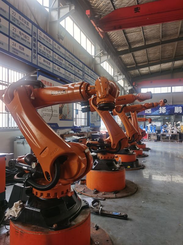 KUKA KR300 R2500 Ultra 300kg Pilotazione 2500mm Raggiungibilità Utilizzata Robot KUKA con ripetibilità ±0,1 mm E Kuka Programmazione Caricamento Robot Manovra Rottura Rottura