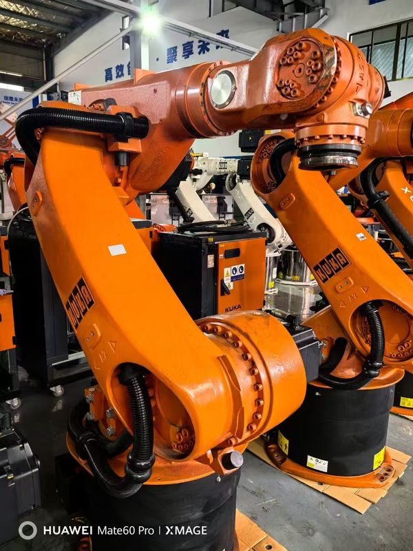 Controller KRC4 incluso Roboti KUKA usati KR60-3 60kg Carico utile 2033mm Portata per il carico Manipolazione Taglio e montaggio