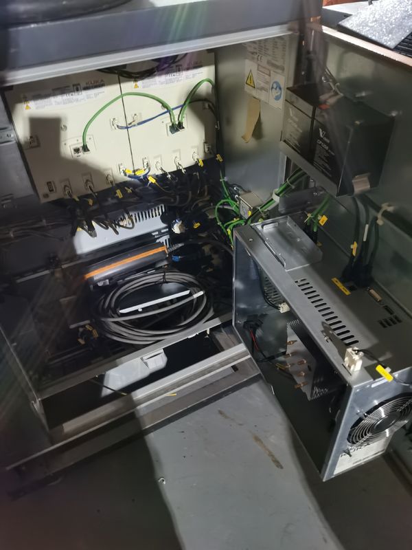 Controller KRC4 incluso Roboti KUKA usati KR60-3 60kg Carico utile 2033mm Portata per il carico Manipolazione Taglio e montaggio