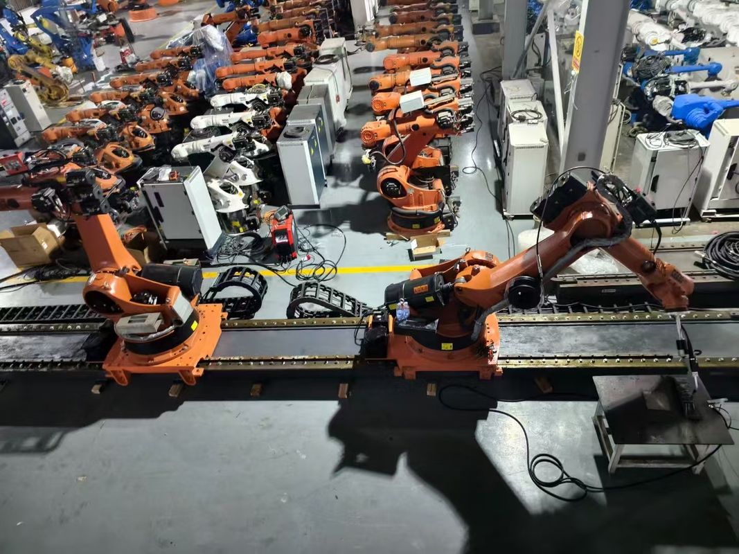 KUKA KR180 R2900 Prime 180kg Carico utile 2900mm Raggiungere Robot di caricamento a parete E KRC4 Controller Robot di pittura