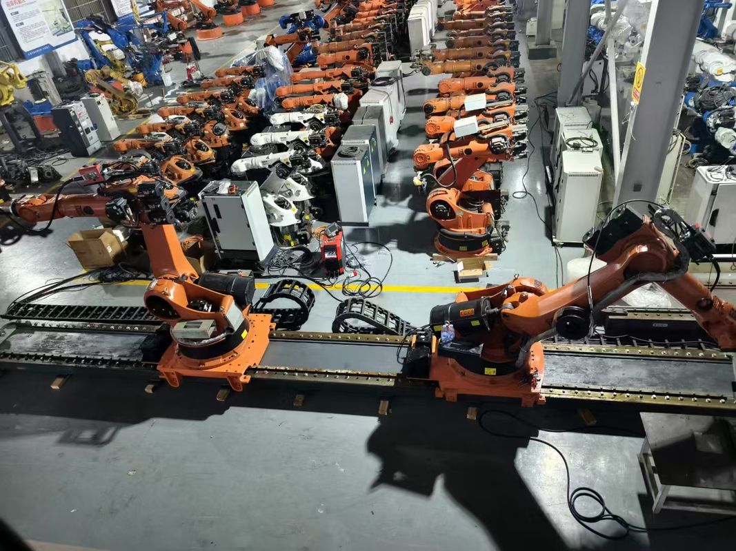 La portata varia tipicamente da 600 mm a 3000 mm Utilizzati robot ABB con carico utile di 235 kg e ripetibilità 0,06 mm