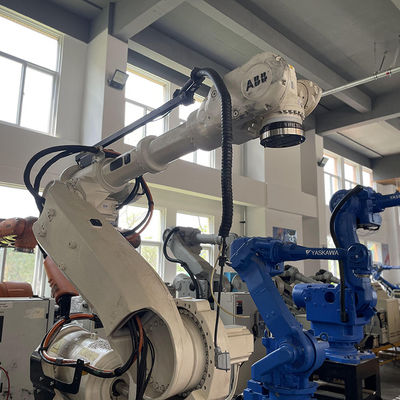 Macchina per la frantumazione utilizzata ABB6640-130 3,2 di ABB di bordo del robot di legno industriale di fresatura