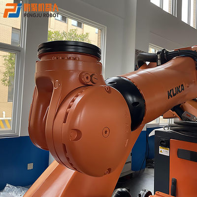 Scarico timbrando i robot utilizzati KR210R2700 di Kuka