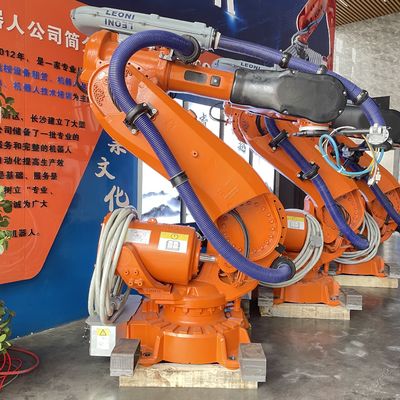 Lavori il caricamento a macchina che scarica i robot utilizzati IRB6640-235/2.55 di ABB