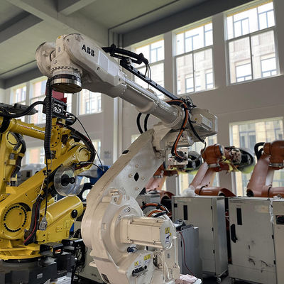 IP67 ha utilizzato il robot stridente di legno IRB6640-130/3.2 di fresatura di bordo dei robot di ABB