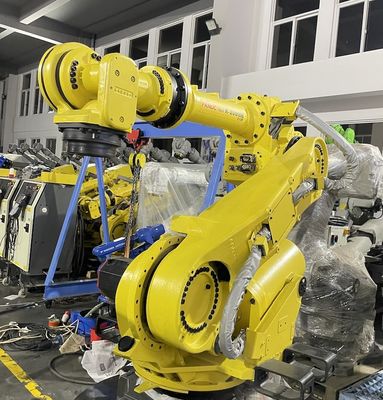 Robot Fanuc R-2000iB-210F per saldatura a punti, asservimento presse e pallettizzazione