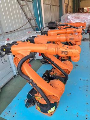 Utilizzato KUKA KR240 Industrial Customized Pallet Robot con PLC Core Components e DeviceNet Communication Protocol